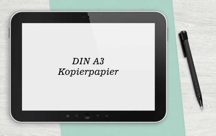 Ein Tablet liegt auf einem mintgrünen Papier. Auf dem Tablet steht in schwarzer Schrift vor weißem Hintergrund das Wort DIN A3 Kopierpapier.